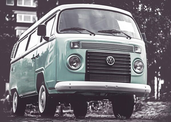 auto-body-refinishing-640x480-59457899.jpeg