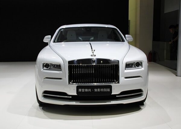 auto-body-refinishing-640x480-91045671.jpeg
