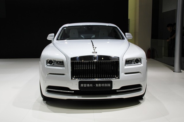auto-body-refinishing-640x480-91045671.jpeg