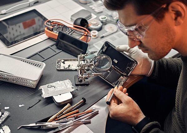 auto-body-technician-640x480-10172077.jpeg