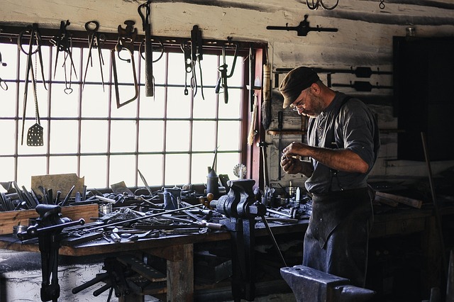 auto-body-workshop-640x480-14056339.jpeg