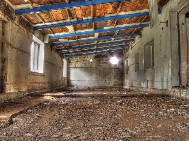 auto-body-workshop-640x480-34471776.jpeg