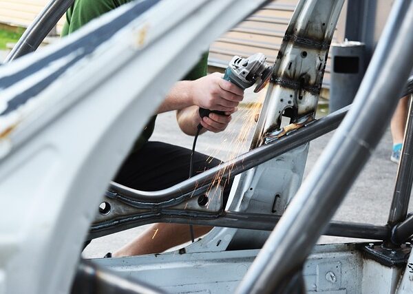 auto-body-workshop-640x480-82838368.jpeg