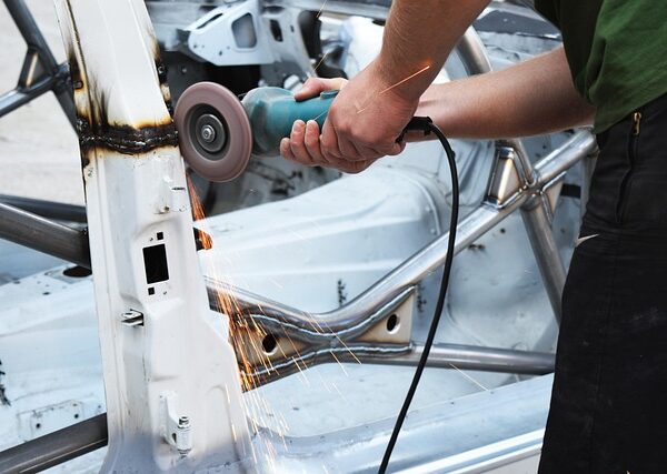 auto-body-workshop-640x480-83877547.jpeg