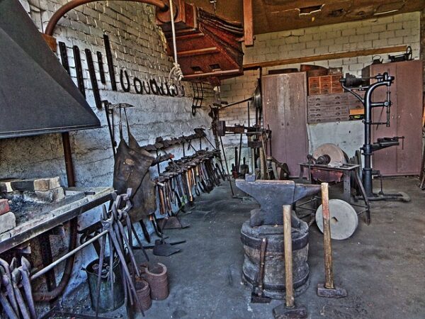auto-body-workshop-640x480-83955195.jpeg