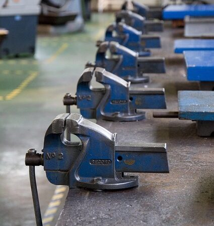 auto-body-workshop-640x480-84710394.jpeg