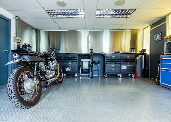 auto-repair-workshop-640x480-22966739.jpeg