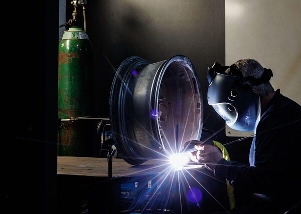 auto-repair-workshop-640x480-55548202.jpeg