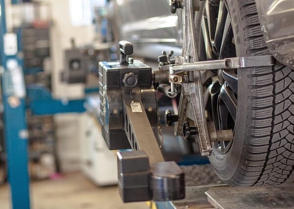 auto-repair-workshop-640x480-73473788.jpeg