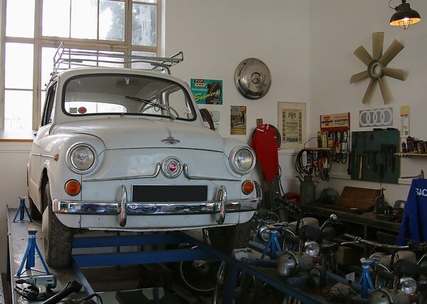 auto-repair-workshop-640x480-76276552.jpeg
