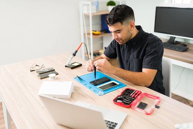 auto-technician-working-640x480-19023564.jpeg