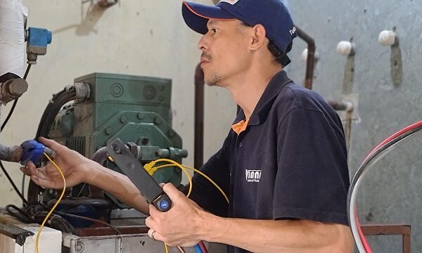 auto-technician-working-640x480-5978456.jpeg