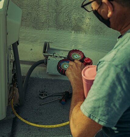 auto-technician-working-640x480-95555789.jpeg