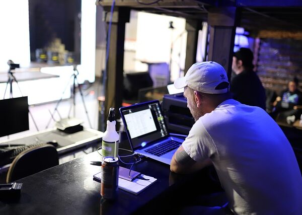 auto-technician-working-640x480-96283637.jpeg