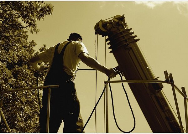 auto-technician-working-640x480-97116797.jpeg