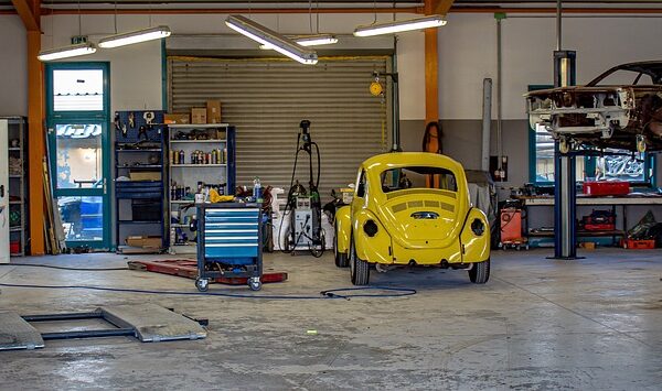 car-body-restoration-640x480-34323993.jpeg