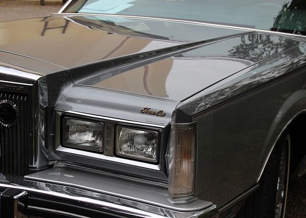 car-body-restoration-640x480-76403776.jpeg