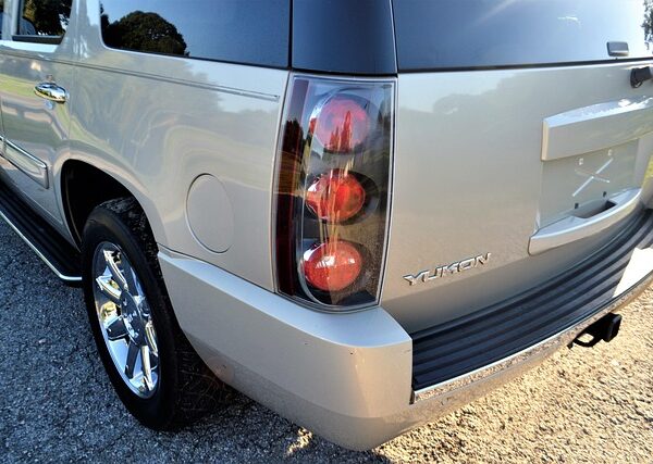 car-bumper-repair-640x480-226061.jpeg