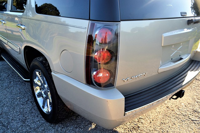 car-bumper-repair-640x480-226061.jpeg