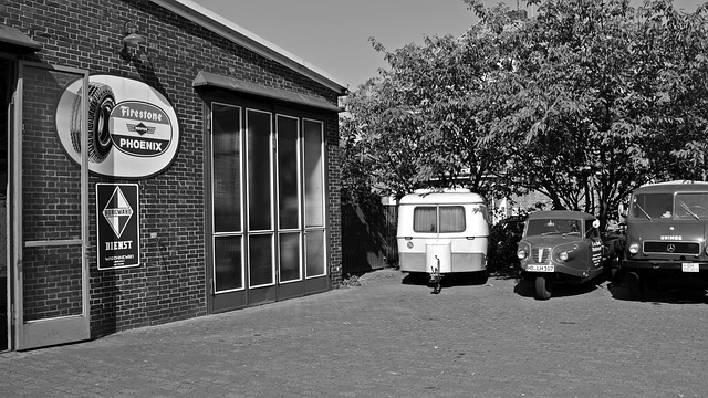 car-collision-repair-640x480-13079958.jpeg