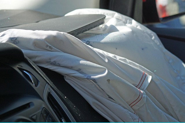 car-collision-repair-640x480-31115065.jpeg