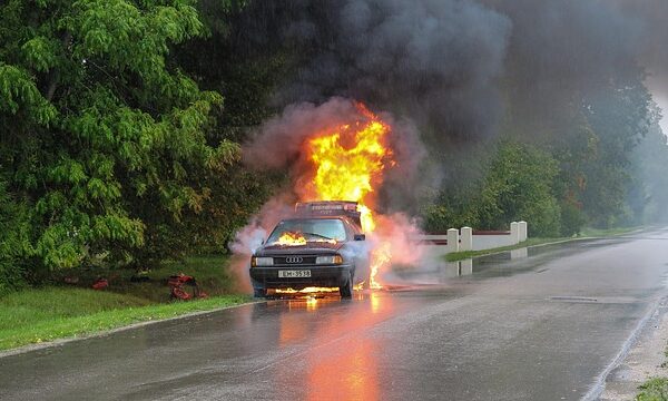 car-collision-repair-640x480-68056158.jpeg
