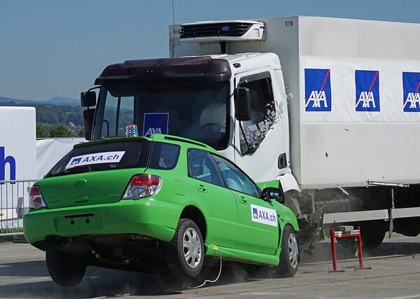 car-collision-repair-640x480-74583262.jpeg