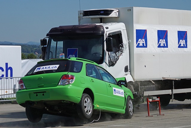 car-collision-repair-640x480-74583262.jpeg