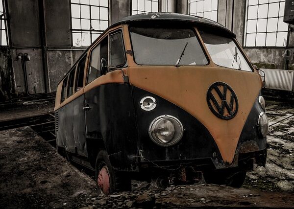 car-collision-repair-640x480-97579432.jpeg