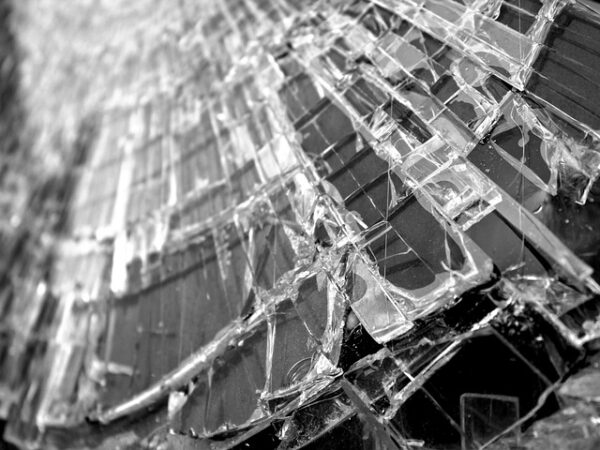 car-crash-damage-640x480-11816035.jpeg