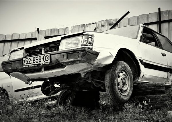 car-crash-damage-640x480-33508701.jpeg