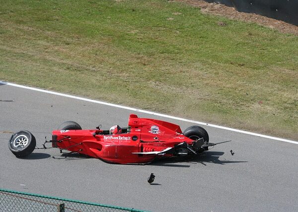 car-crash-damage-640x480-40979150.jpeg