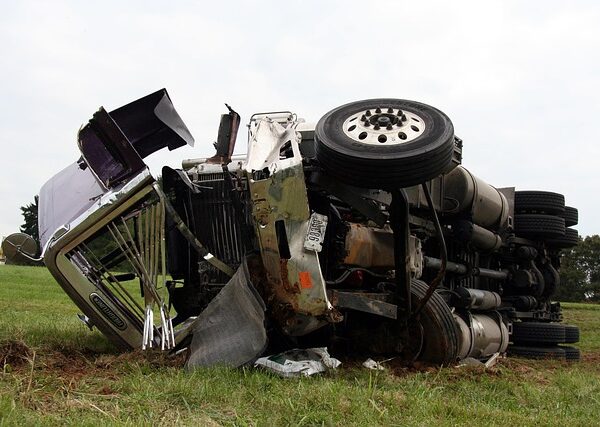 car-crash-damage-640x480-45310520.jpeg