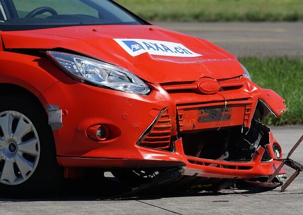 car-crash-damage-640x480-49105313.jpeg