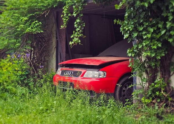 car-crash-damage-640x480-64088229.jpeg