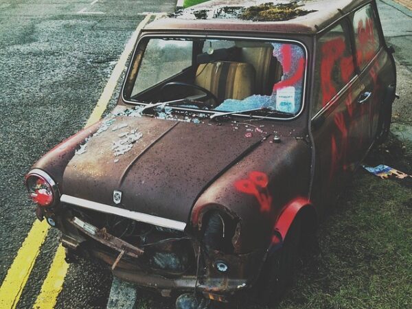 car-crash-damage-640x480-92982799.jpeg