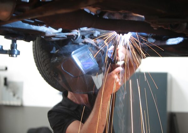 car-dent-repair-640x480-23063800.jpeg
