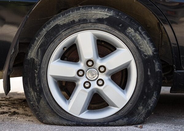 car-dent-repair-640x480-31759743.jpeg