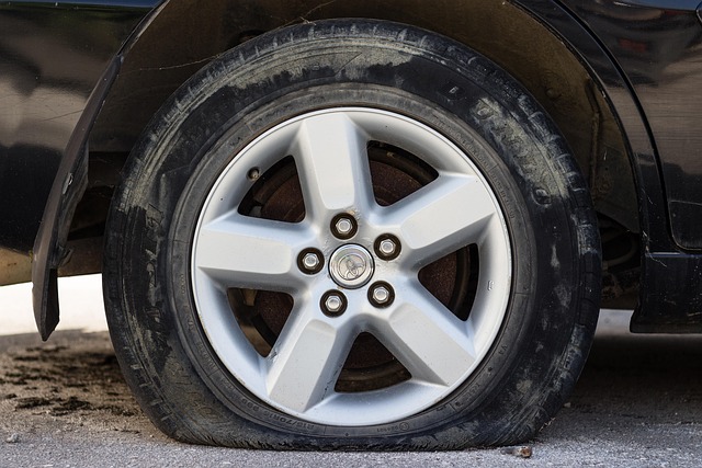 car-dent-repair-640x480-31759743.jpeg