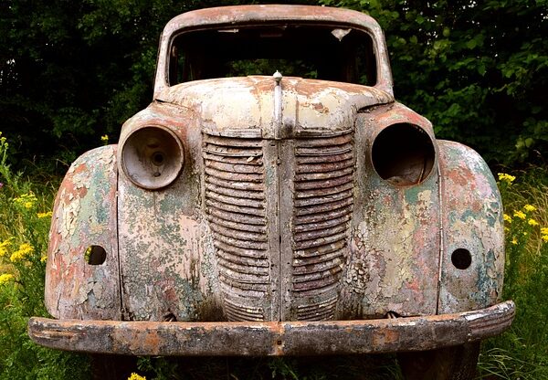 car-dent-repair-640x480-32822337.jpeg