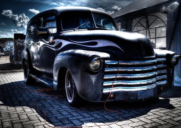 car-dent-repair-640x480-87263146.jpeg