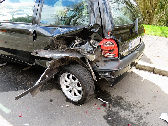 car-hail-damage-repair-640x480-65208115.jpeg