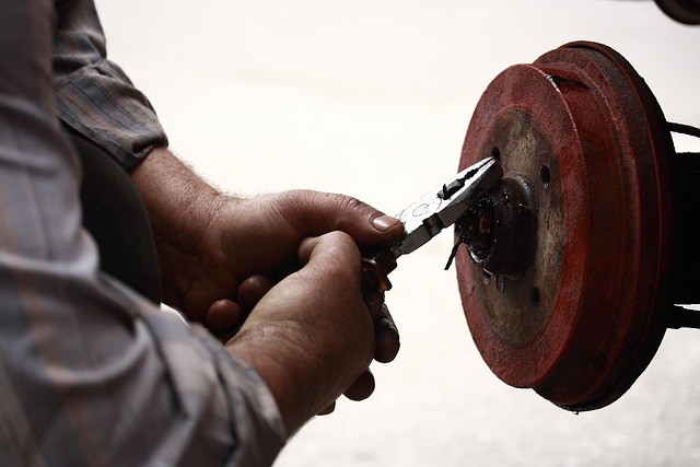 car-scratch-repair-640x480-15076465.jpeg