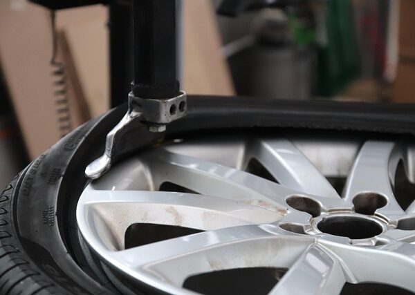 car-scratch-repair-640x480-1848393.jpeg
