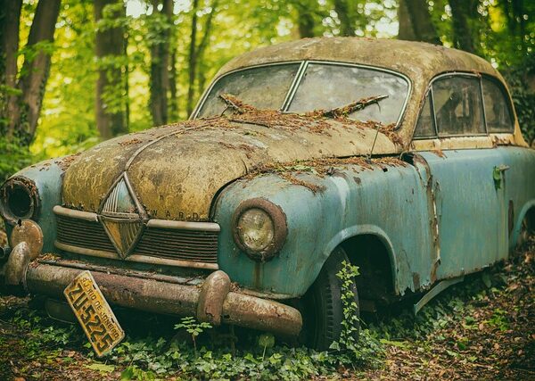 car-scratch-repair-640x480-25774604.jpeg