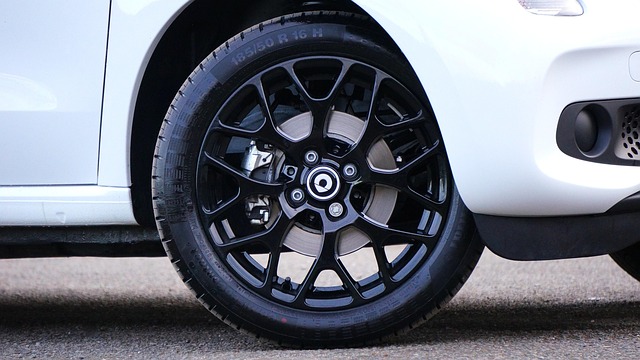 car-scratch-repair-640x480-42140890.jpeg