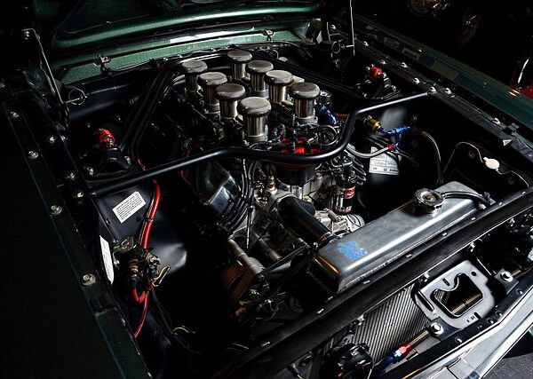 car-scratch-repair-640x480-53438565.jpeg