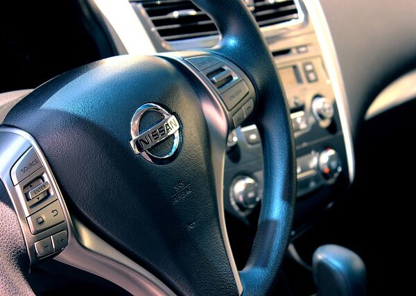 car-scratch-repair-640x480-69006054.jpeg