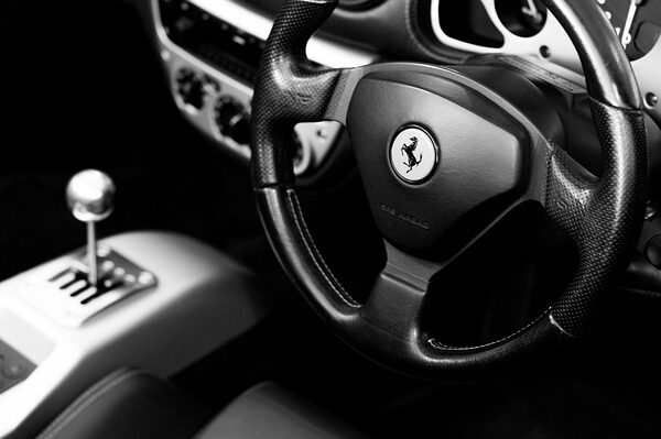 car-scratch-repair-640x480-69409874.jpeg