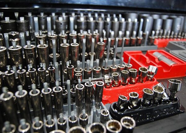 car-scratch-repair-640x480-94014456.jpeg